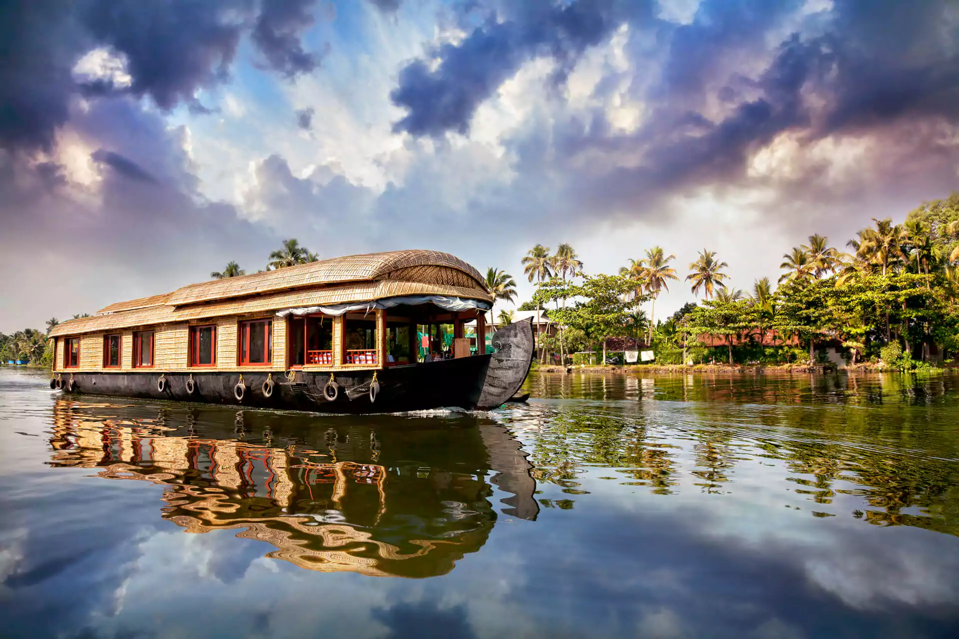 4 Nights 5 Days Munnar Kumarakom Honeymoon Package