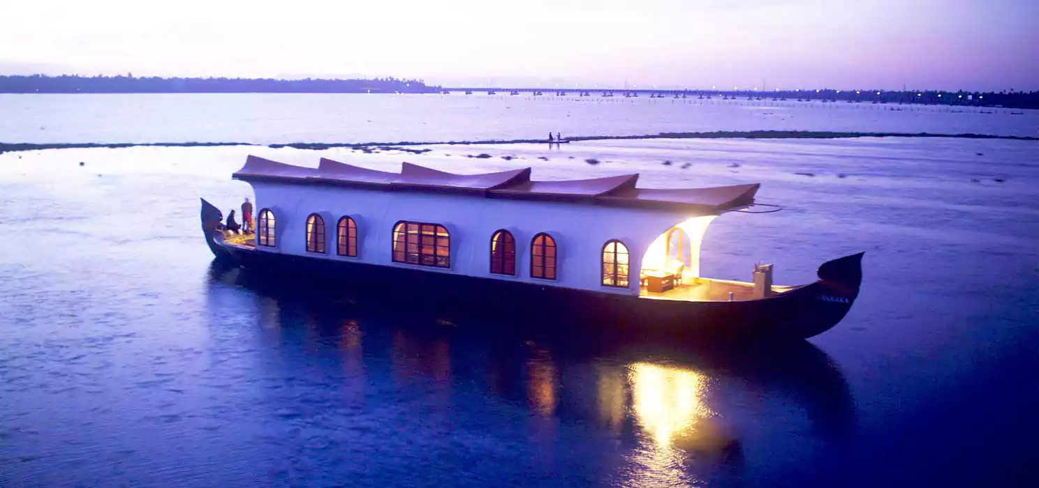 Munnar Alleppey Premium Tour Package